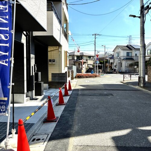 前面道路　西側より