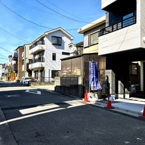 前面道路　東側より