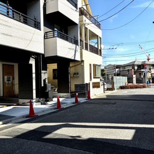 前面道路　西側より