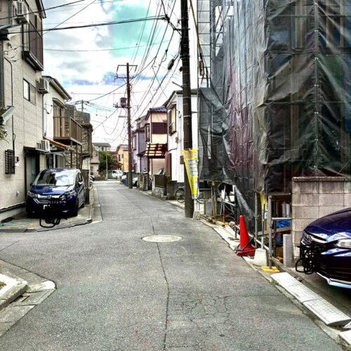 北側から見た前面道路